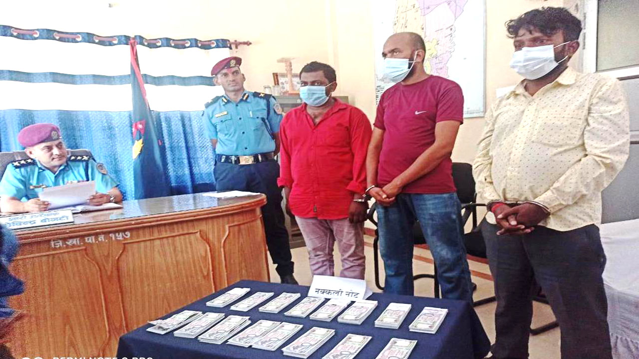 नौ लाख नक्कली नेपाली नोटसहित बारामा तीन जना पक्राउ